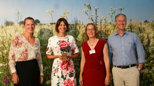 Wettbewerbsleiterin Julia Sander, Staatssekretärin für Klimaschutz und Umwelt in Berlin – Britta Behrendt – und die Stiftungsleitung Dr. Corinna Hölzer und Cornelis Hemmer (v.li.n.re.) ehrten am 21.09.2024 die Pflanzwettbewerbs-Gewinner*innen.